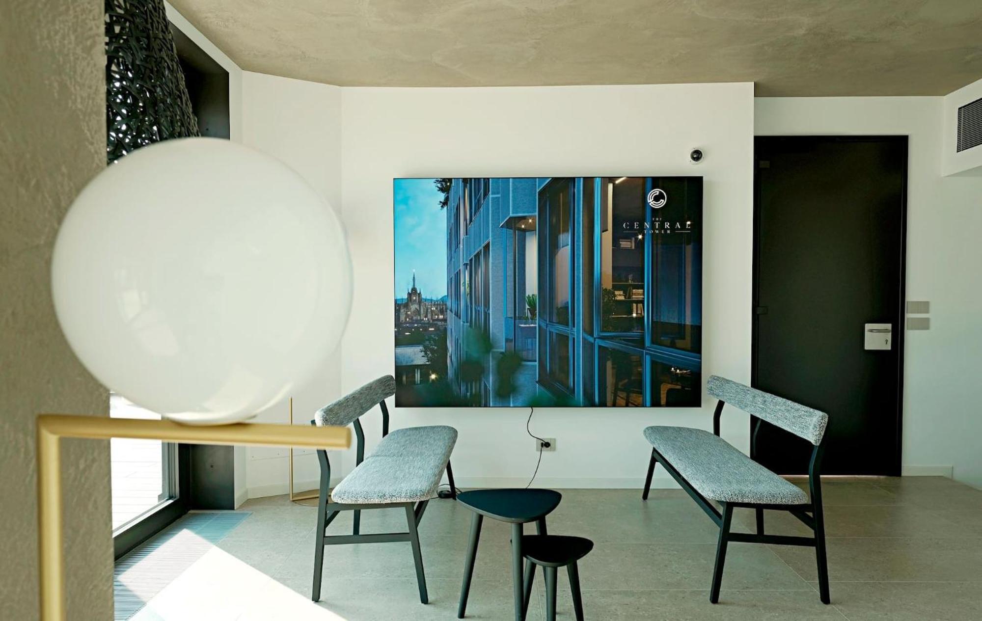 San Babila Central Tower With Panoramic Terrace Overlooking Duomo By Rentopolis Milán Exterior foto