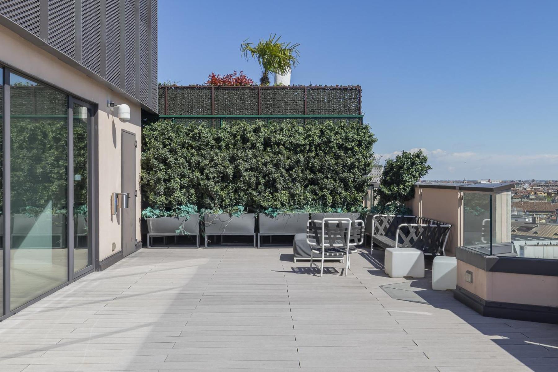 San Babila Central Tower With Panoramic Terrace Overlooking Duomo By Rentopolis Milán Exterior foto