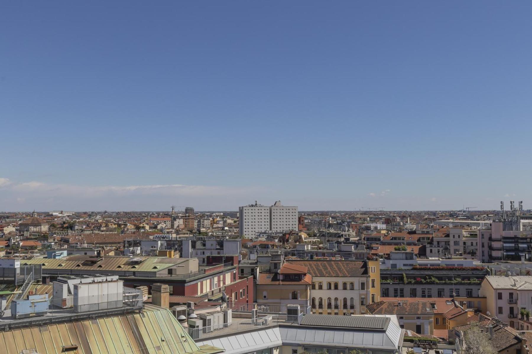 San Babila Central Tower With Panoramic Terrace Overlooking Duomo By Rentopolis Milán Exterior foto