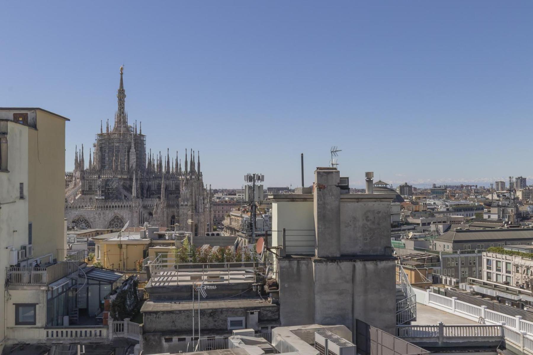 San Babila Central Tower With Panoramic Terrace Overlooking Duomo By Rentopolis Milán Exterior foto