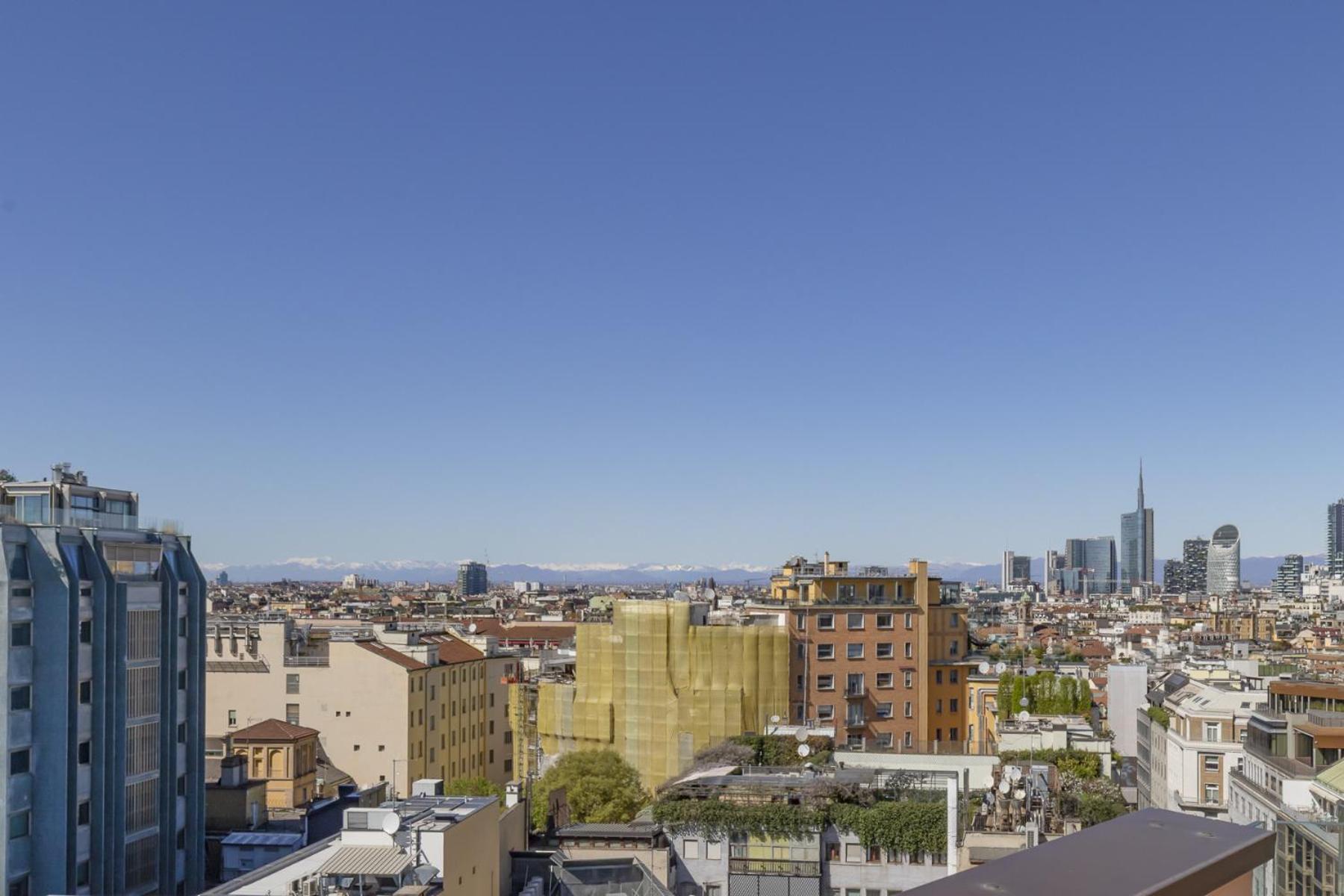 San Babila Central Tower With Panoramic Terrace Overlooking Duomo By Rentopolis Milán Exterior foto